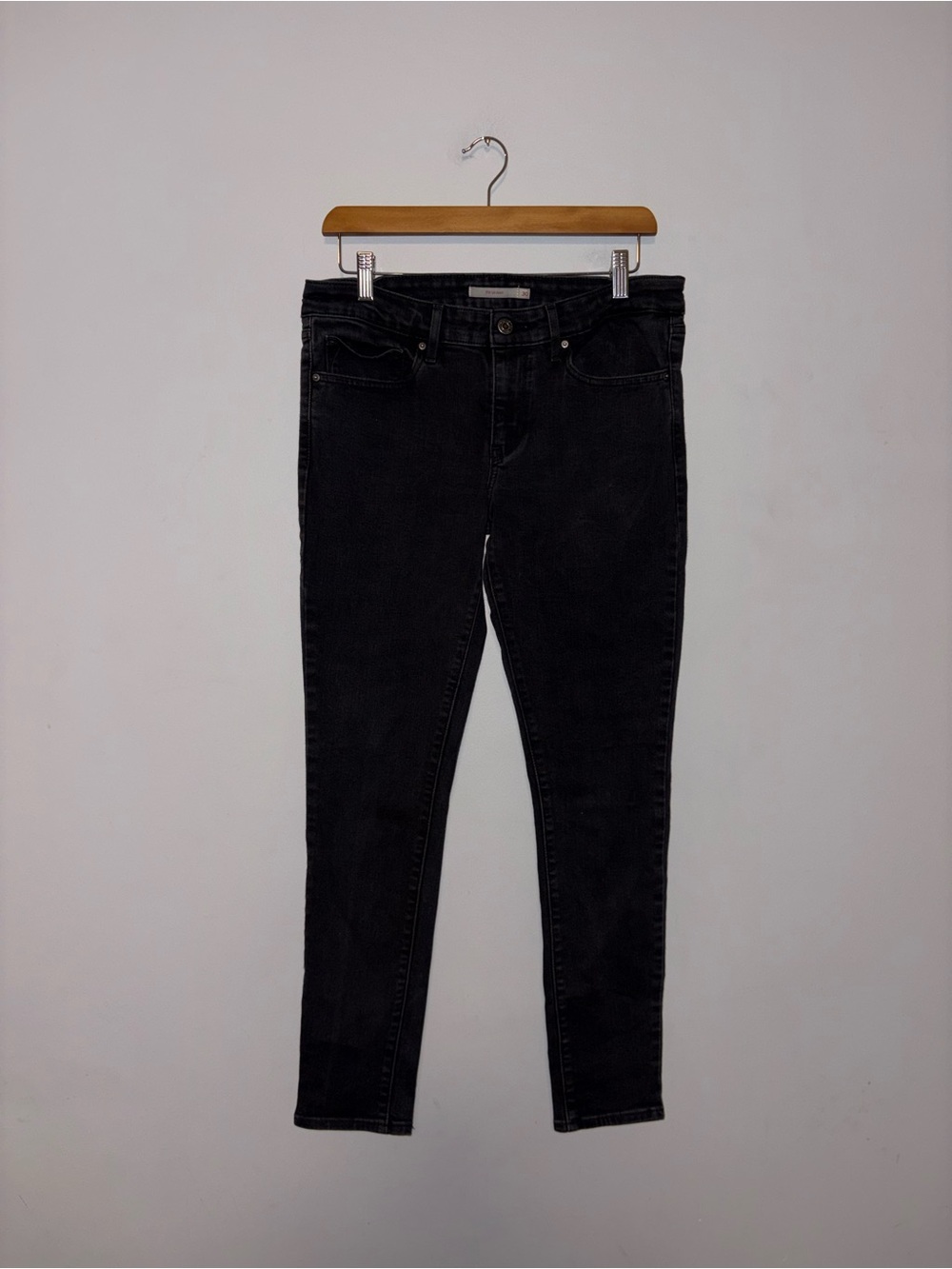 Levi’s • Black Jeans